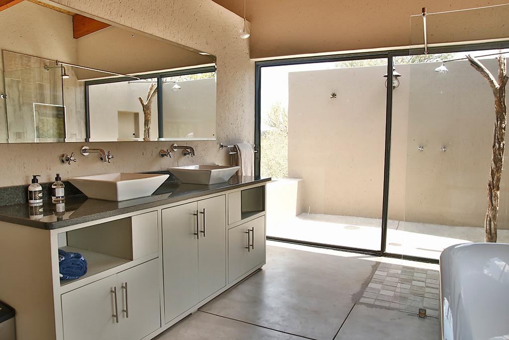En-suite bathroom