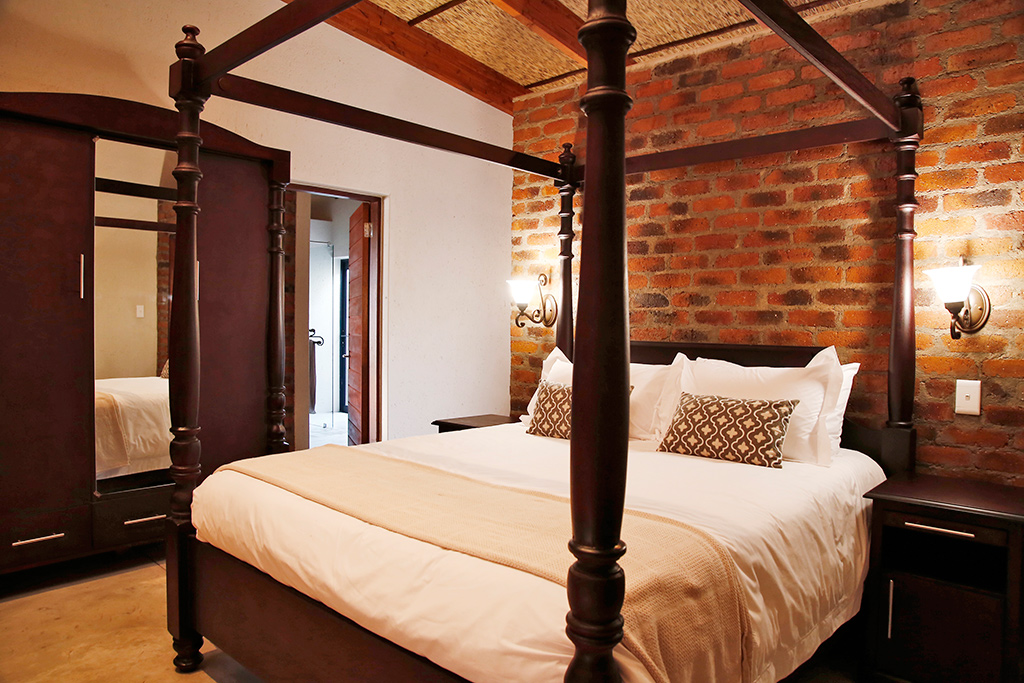 Queen room